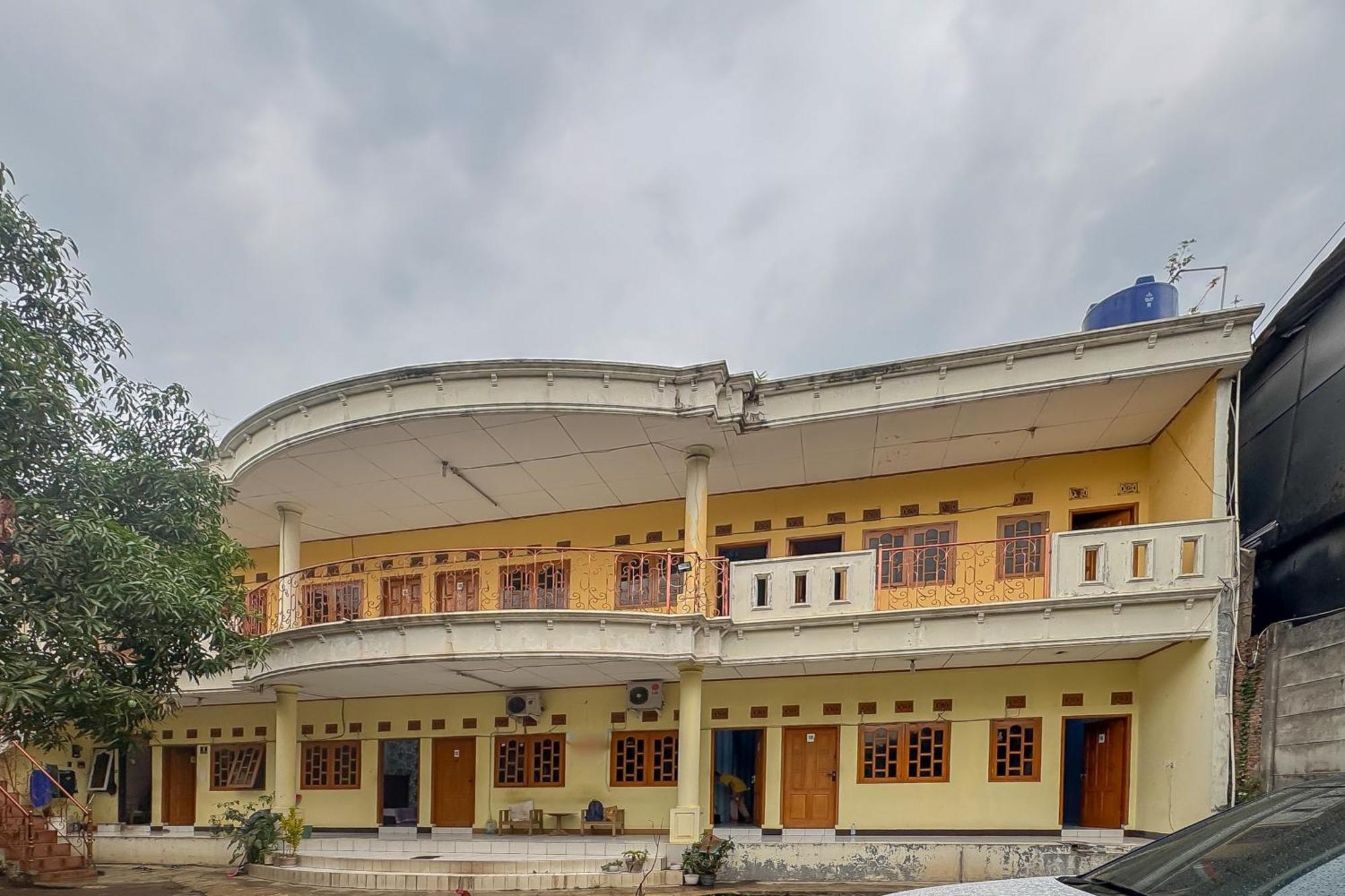 Hotel Reddoorz At Kuning Gh Jatinangor Sayang Exterior foto